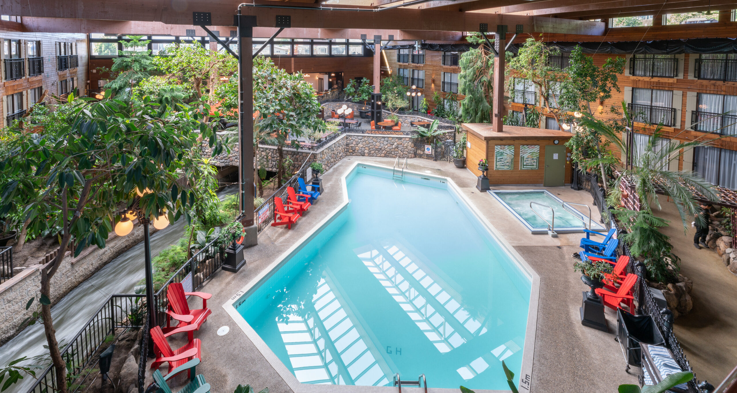 prestige vernon pool and hot tub area