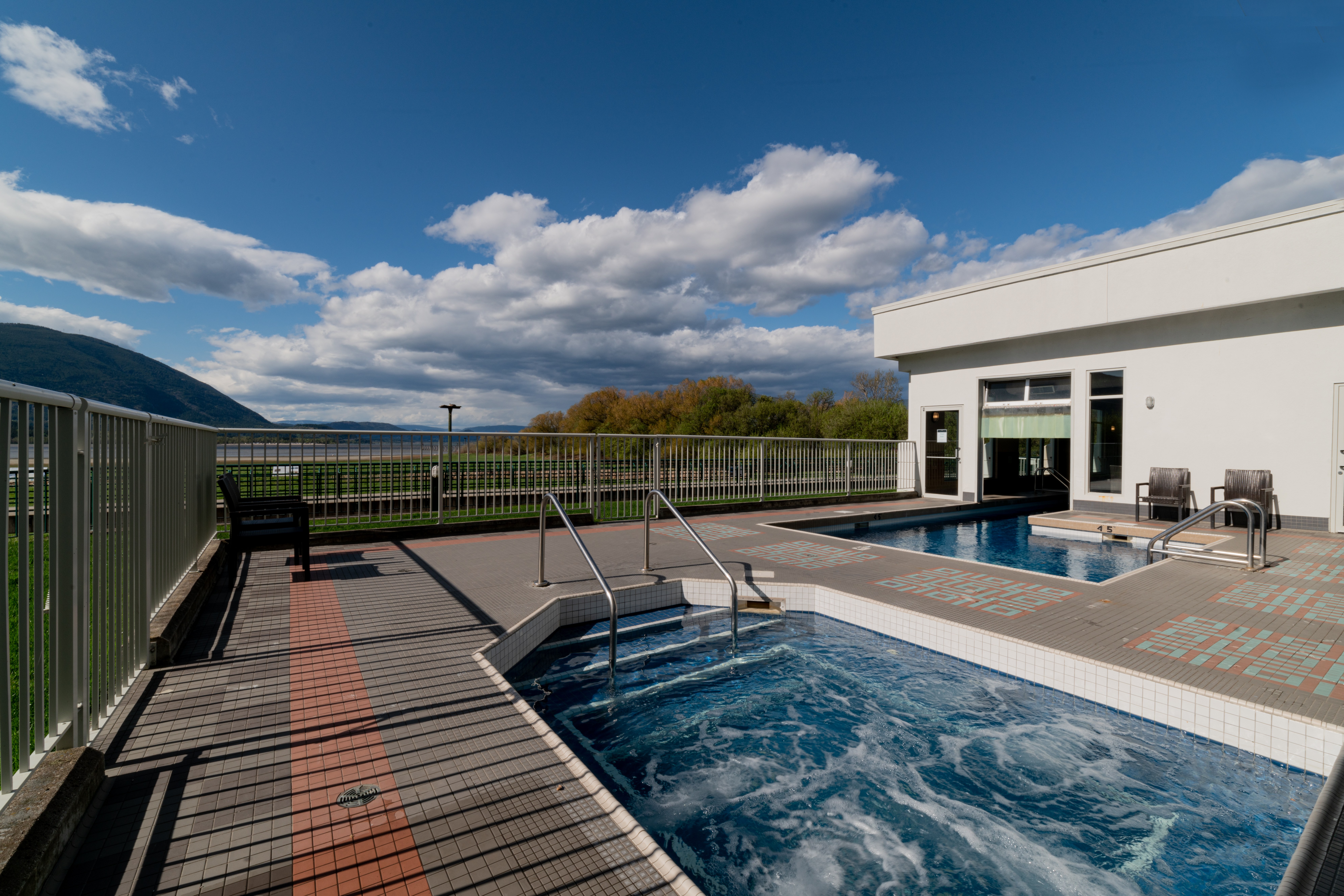 Salmon Arm hot tub and pool